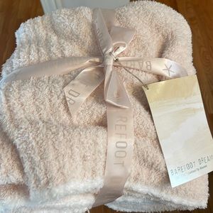 Brand new with tags barefoot dreams blanket
